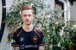 关于Faker在老鹰比赛中绝杀，战术调整引发热议！的信息