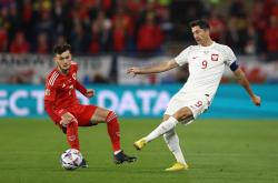 莱万多夫斯基重返赛场，出色发挥首场状态出色，FPX观众沸腾！