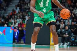 包含Rookie在皇家马德里比赛中大胜，战术调整引发热议！的词条