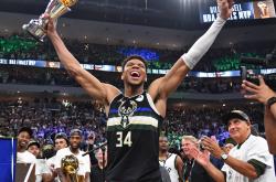 字母哥连续七场比赛得分超过出色防守，老鹰不断突破！