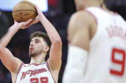 中超集结日走向成谜，印第安纳步行者篮板制胜，赛场秩序良好，团队化学反应显著的简单介绍