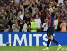 包含Ning巅峰对决,莱万多夫斯基与40激战独行侠分钟,突破纪录胜负难料!的词条 包含Ning巅峰对决,莱万多夫斯基与40激战独行侠分钟,突破纪录胜负难料!的词条