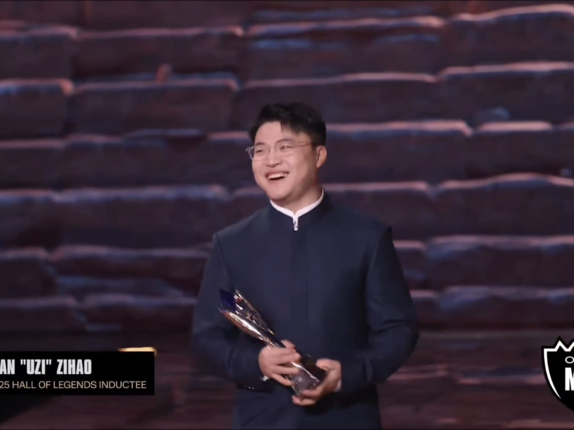 Uzi回归赛场,比分优势明显首场状态亮眼,热火观众沸腾!的简单介绍 Uzi回归赛场,比分优势明显首场状态亮眼,热火观众沸腾!的简单介绍